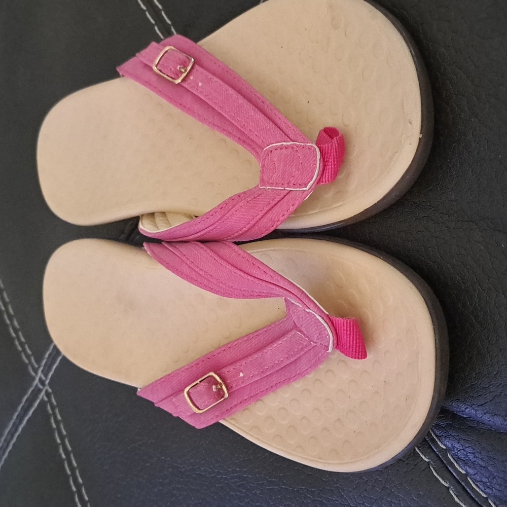New vionic sandals - Picture 2 of 6